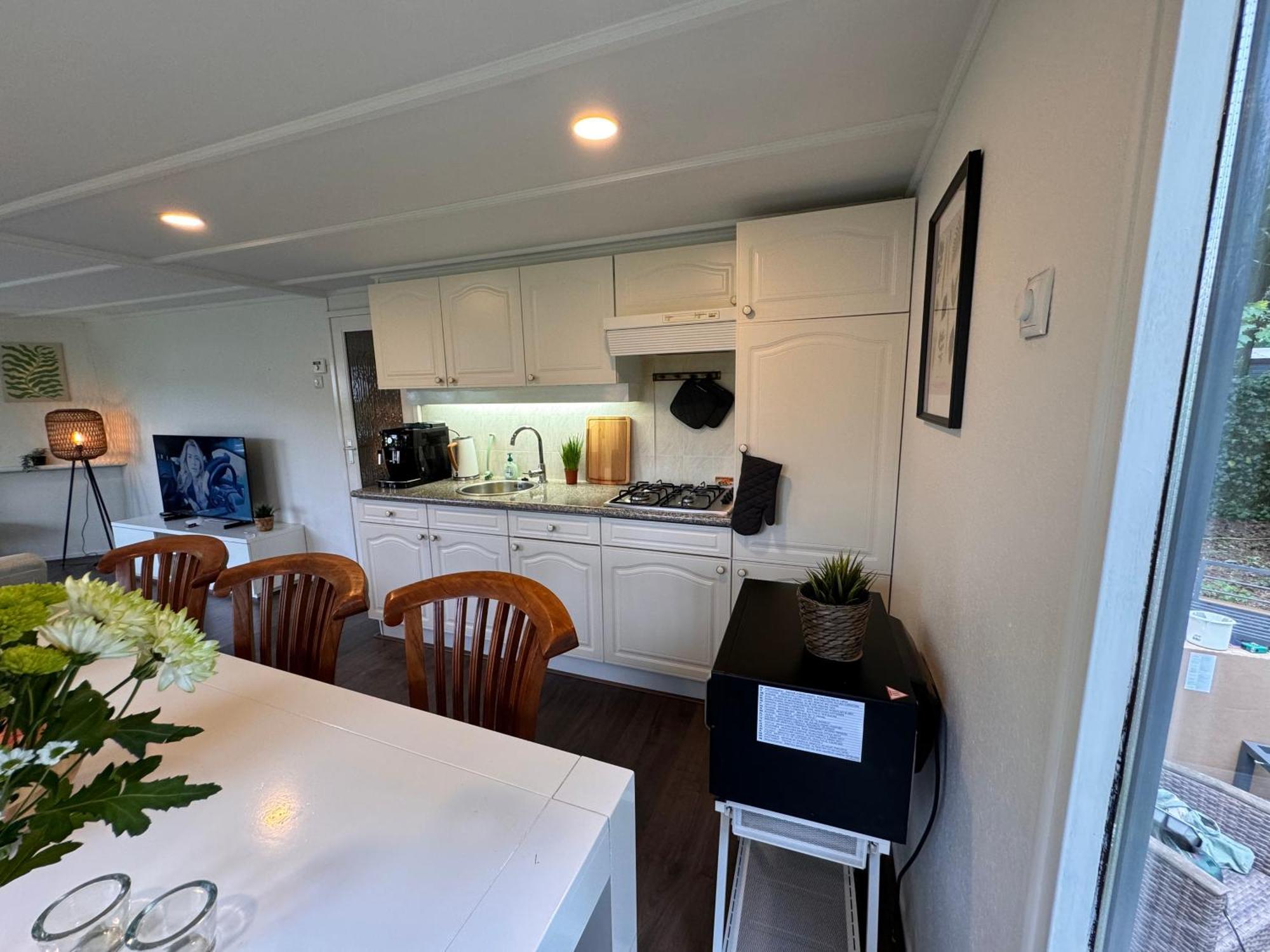 Ruim En Luxe Chalet Privetuin - Park 'De Ijsvogel' Apartment Voorthuizen Bagian luar foto