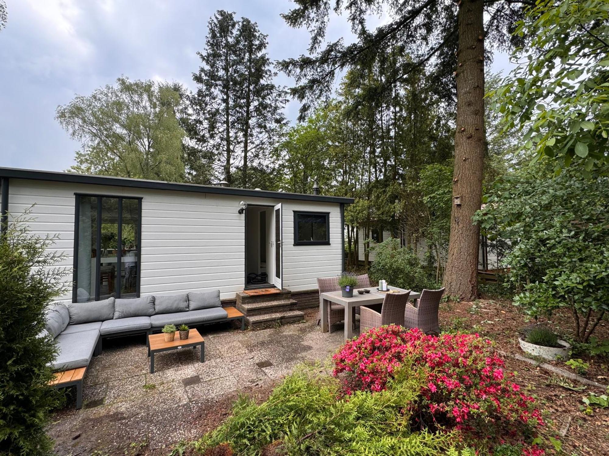 Ruim En Luxe Chalet Privetuin - Park 'De Ijsvogel' Apartment Voorthuizen Bagian luar foto