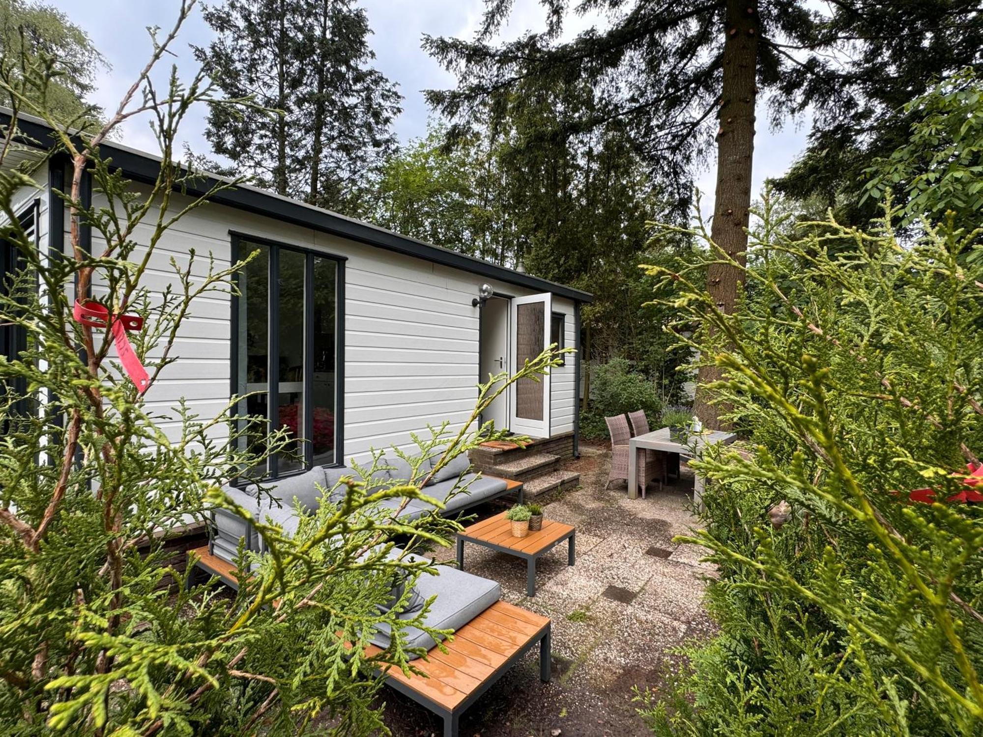 Ruim En Luxe Chalet Privetuin - Park 'De Ijsvogel' Apartment Voorthuizen Bagian luar foto